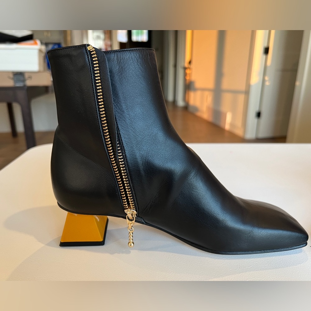Yuul Yie square toe ankle boots EU 37/ US7